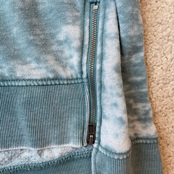 So Hoodie with zipper details size medium - Picture 3 of 4